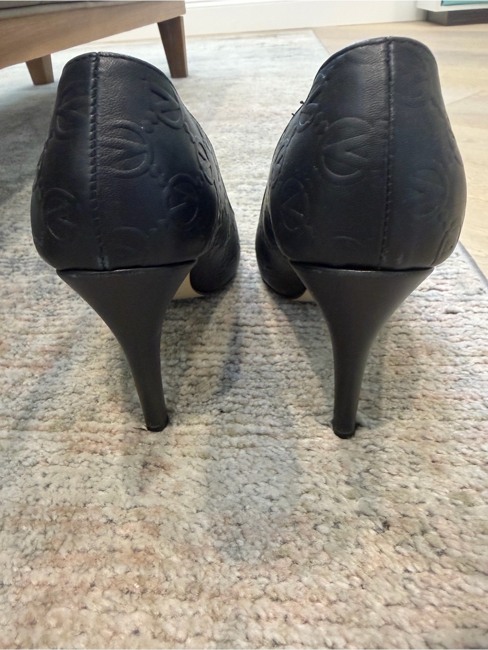 Valentino Clara VLogo Pump - Picture 4 of 5